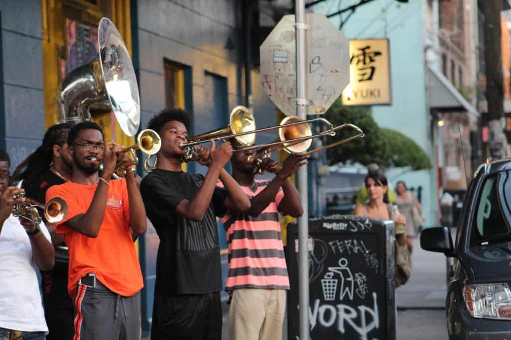 new orleans street scene